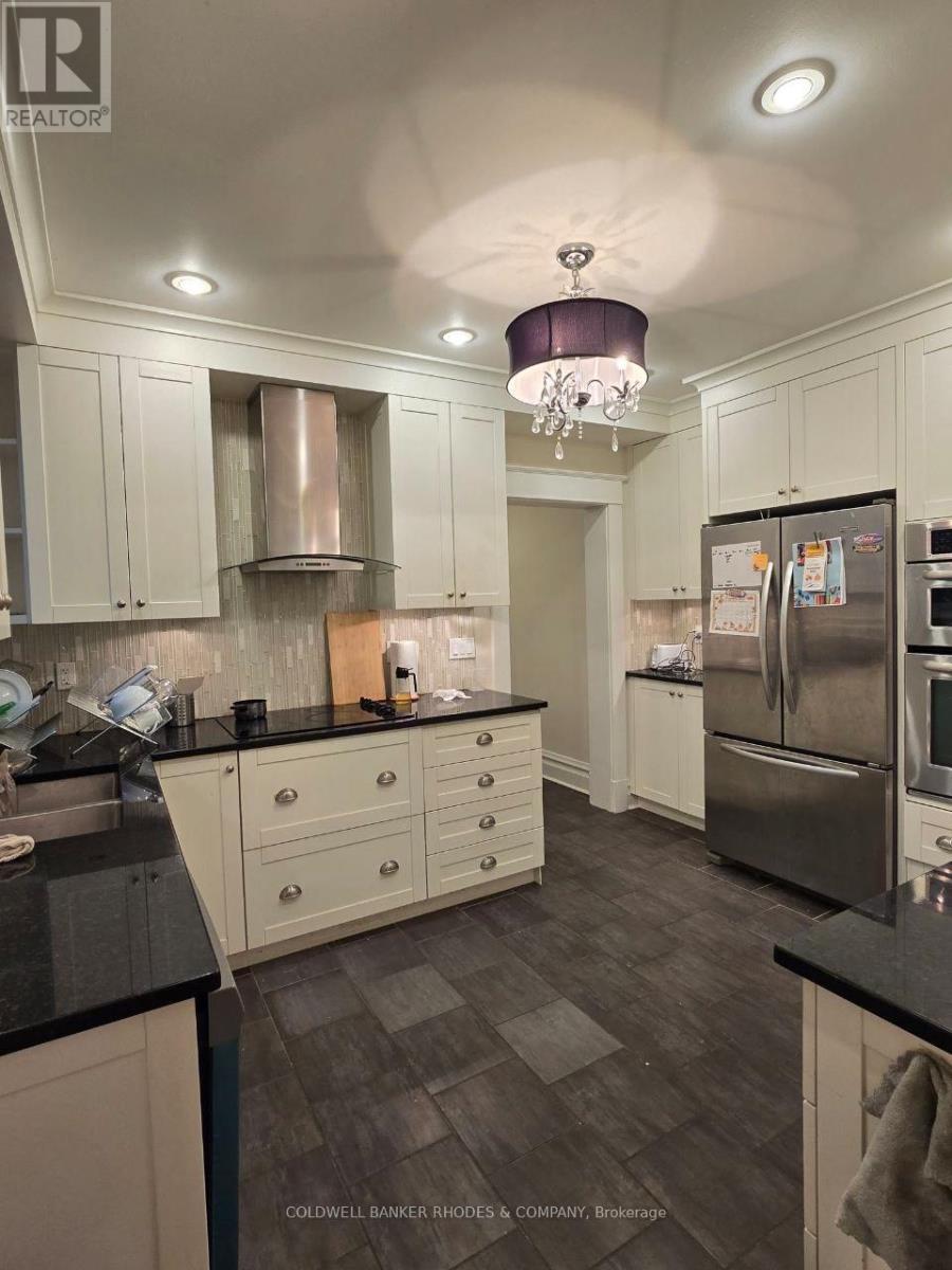 596 Queen Elizabeth Drive, Ottawa, ON - Indoor Photo Showing Kitchen