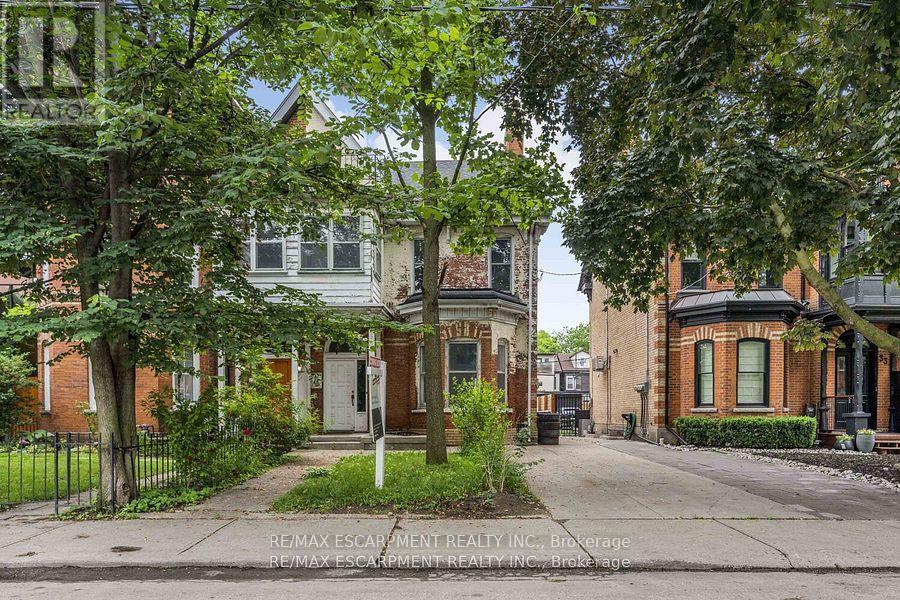 4 - 35 Beaconsfield Avenue, Toronto, ON - Outdoor With Facade