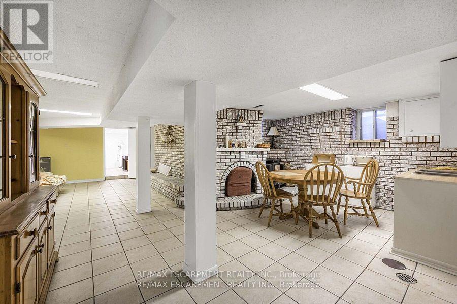 4 - 35 Beaconsfield Avenue, Toronto, ON - Indoor