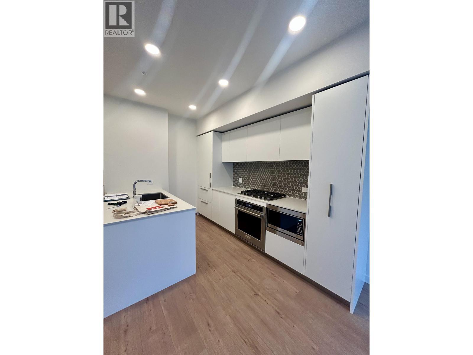 501 1504 Scott Crescent, Squamish, BC - Indoor Photo Showing Kitchen