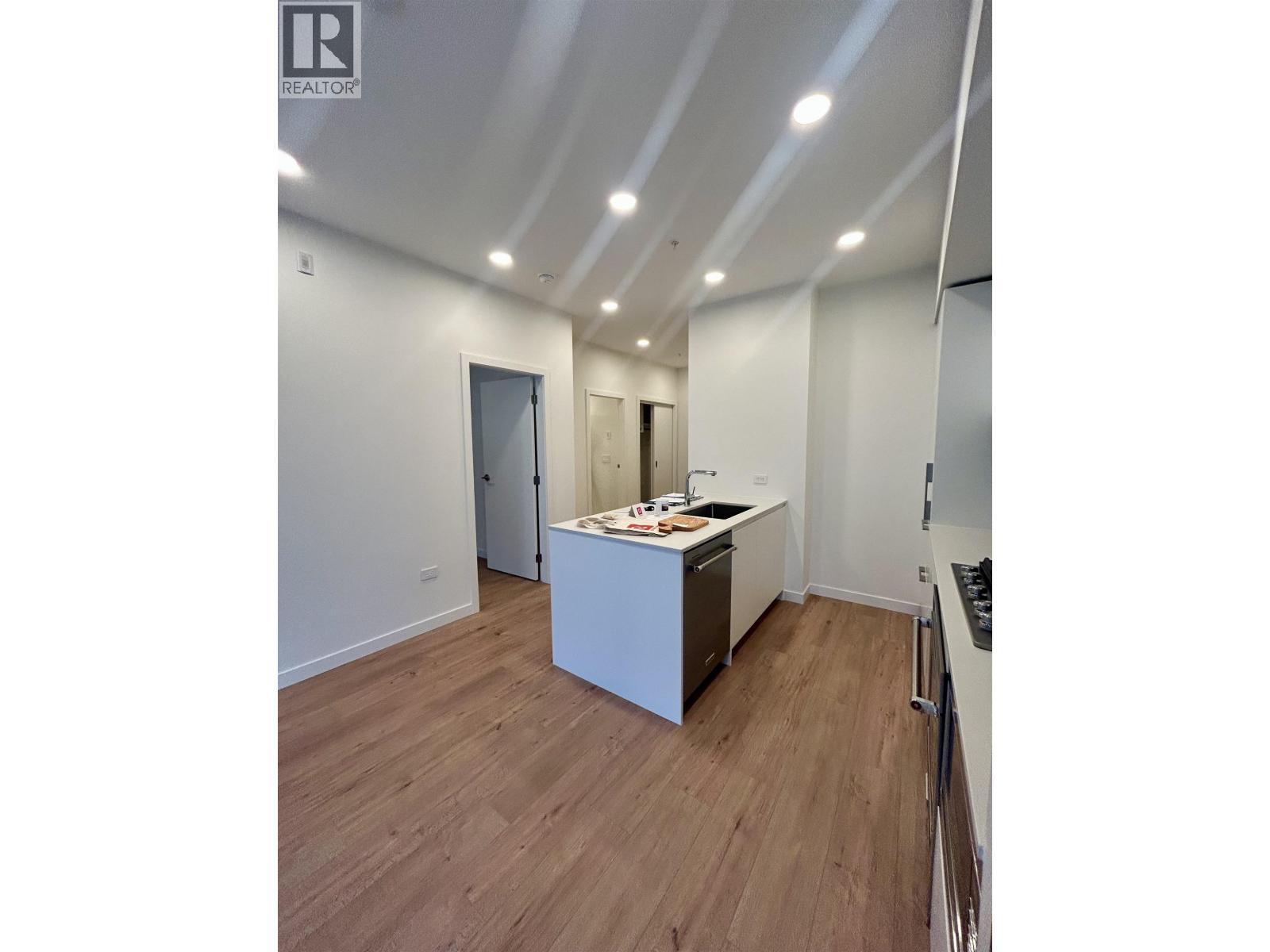 501 1504 Scott Crescent, Squamish, BC - Indoor Photo Showing Kitchen
