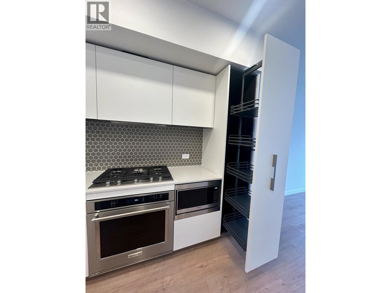 501 1504 Scott Crescent, Squamish, BC - Indoor Photo Showing Kitchen