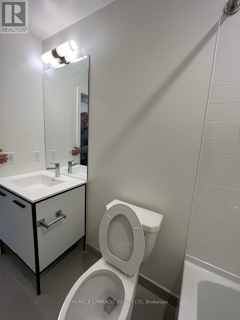 114 - 185 Deerfield Road, Newmarket, ON - Indoor Photo Showing Bathroom