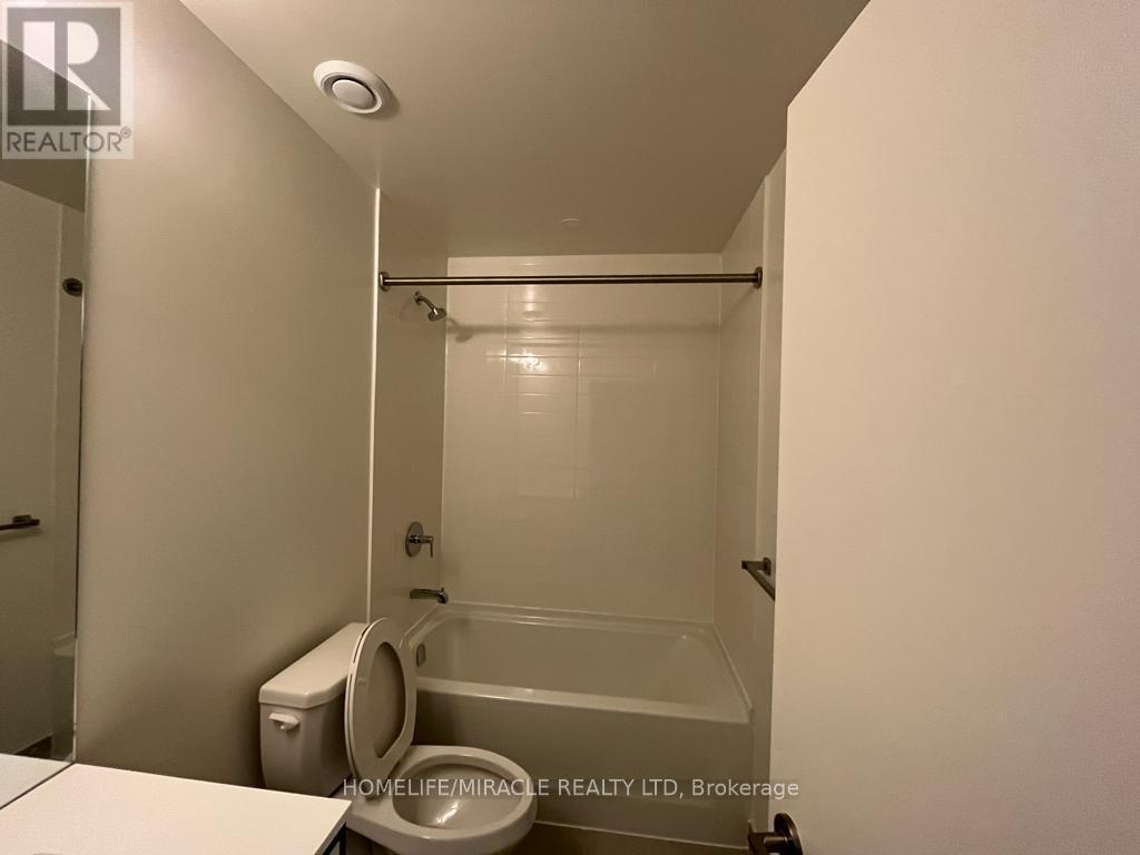 114 - 185 Deerfield Road, Newmarket, ON - Indoor Photo Showing Bathroom