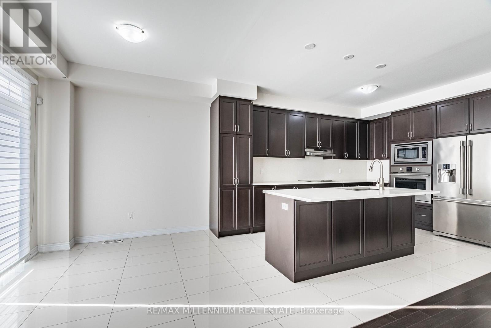 11 Spokanne Street, Brampton, ON - Indoor Photo Showing Kitchen