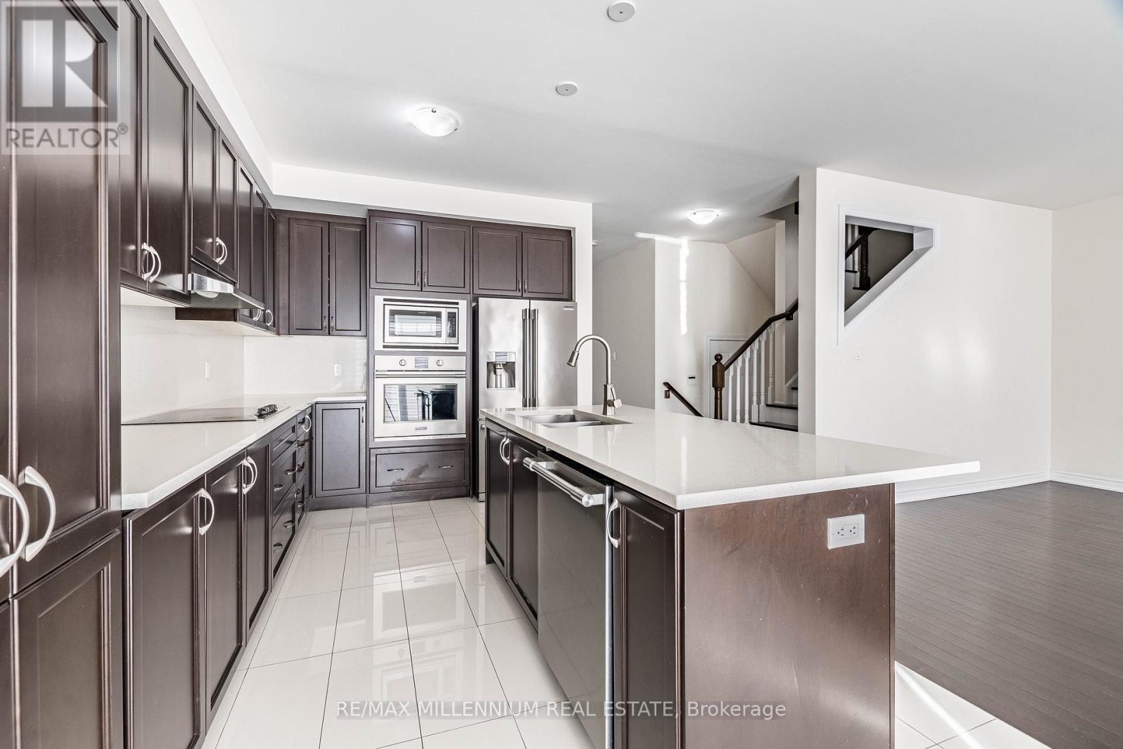 11 Spokanne Street, Brampton, ON - Indoor Photo Showing Kitchen With Upgraded Kitchen
