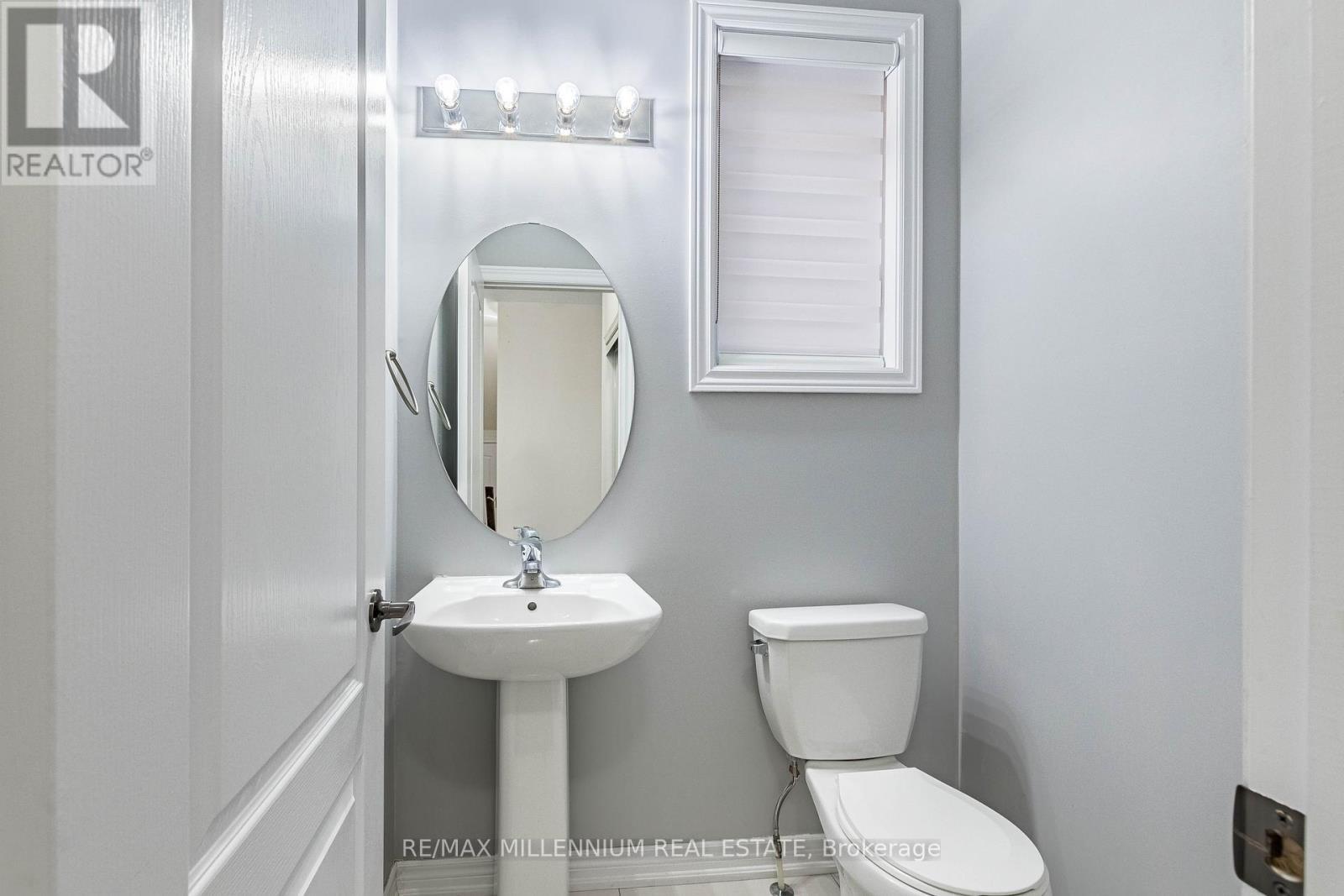 11 Spokanne Street, Brampton, ON - Indoor Photo Showing Bathroom