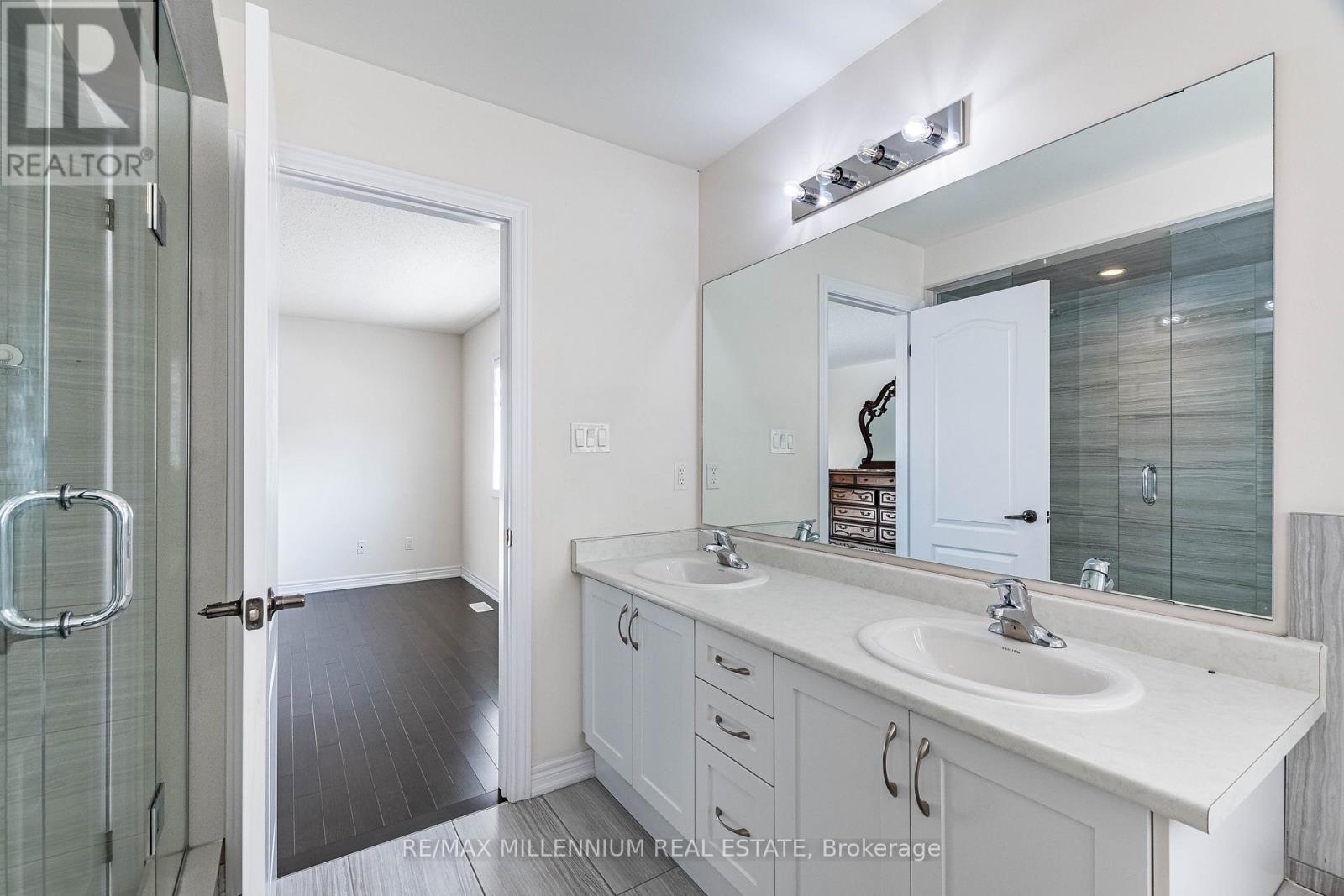 11 Spokanne Street, Brampton, ON - Indoor Photo Showing Bathroom