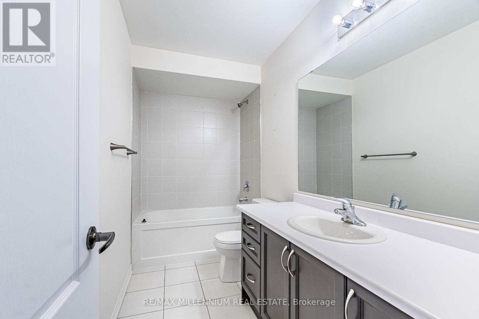 11 Spokanne Street, Brampton, ON - Indoor Photo Showing Bathroom