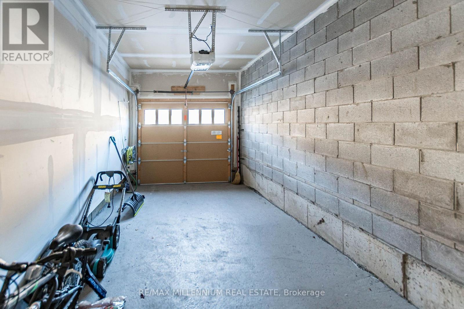 11 Spokanne Street, Brampton, ON - Indoor Photo Showing Garage