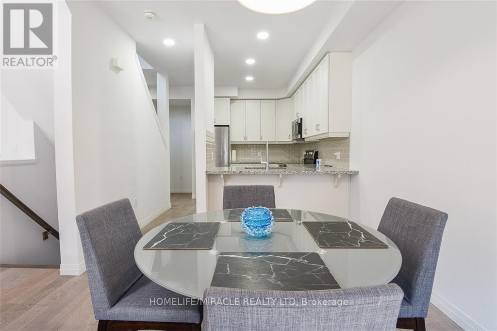 130 - 30 Times Square Boulevard, Hamilton, ON - Indoor Photo Showing Dining Room