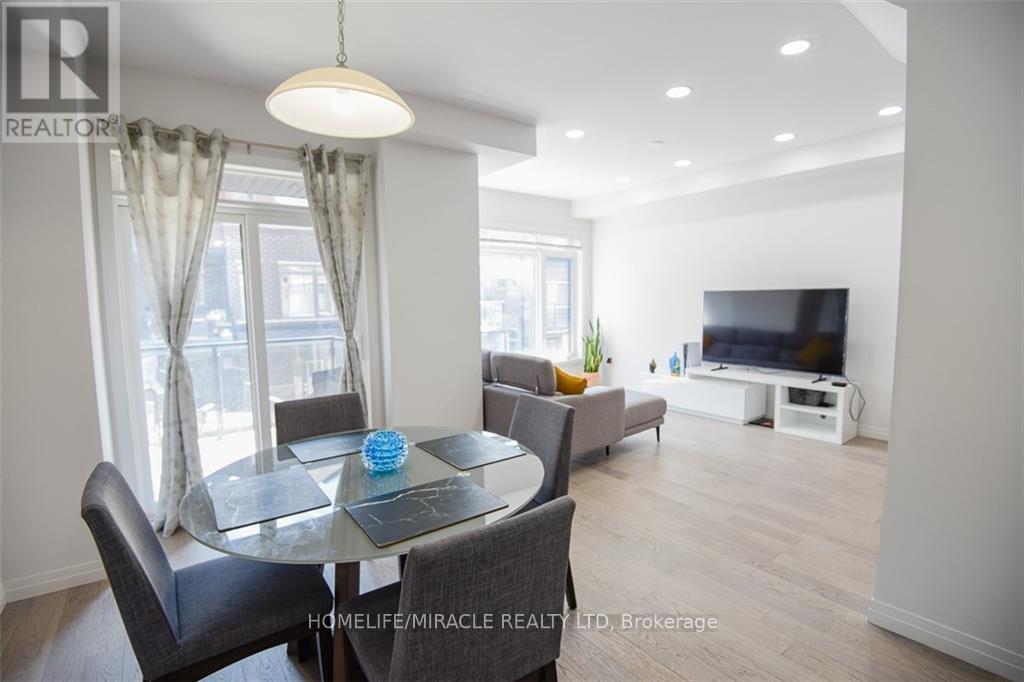 130 - 30 Times Square Boulevard, Hamilton, ON - Indoor Photo Showing Dining Room