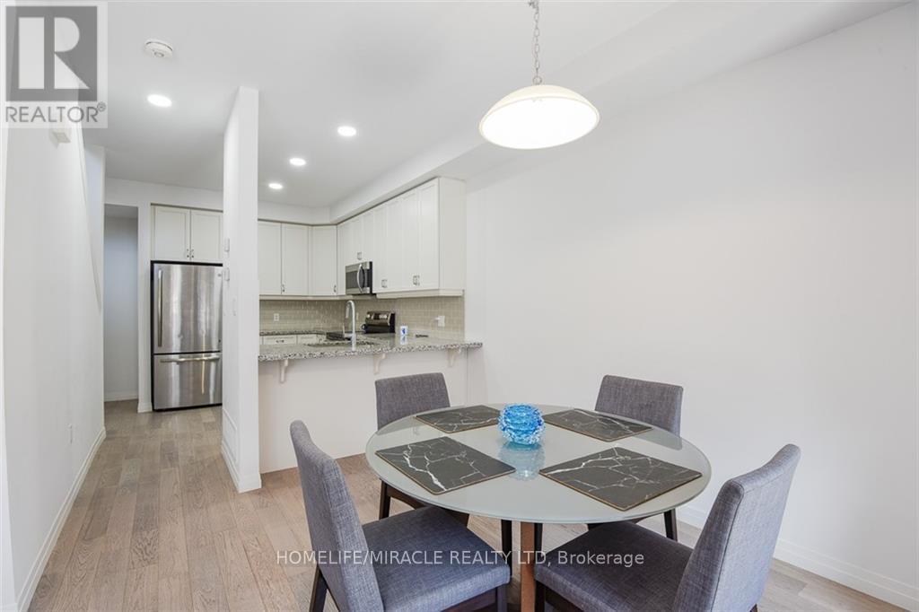 130 - 30 Times Square Boulevard, Hamilton, ON - Indoor Photo Showing Dining Room