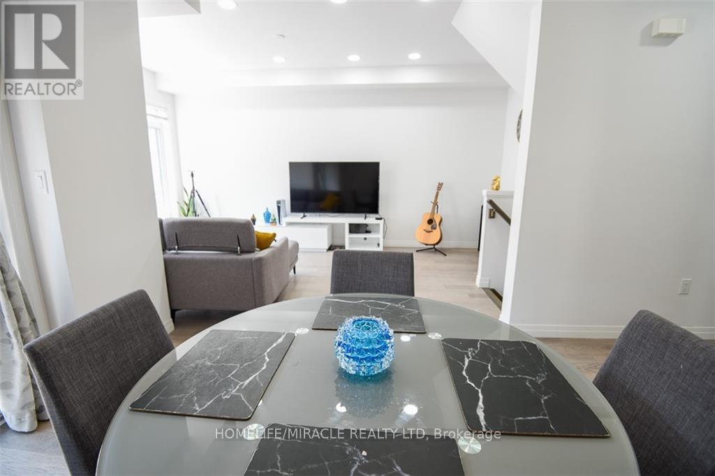 130 - 30 Times Square Boulevard, Hamilton, ON - Indoor Photo Showing Dining Room