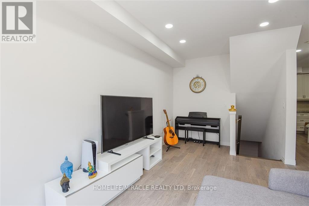 130 - 30 Times Square Boulevard, Hamilton, ON - Indoor