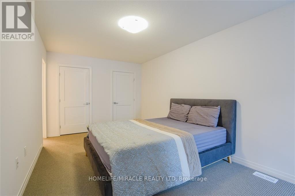 130 - 30 Times Square Boulevard, Hamilton, ON - Indoor Photo Showing Bedroom