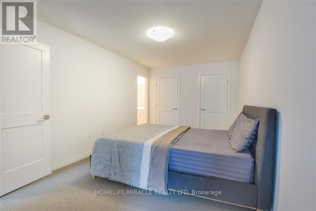 130 - 30 Times Square Boulevard, Hamilton, ON - Indoor Photo Showing Bedroom