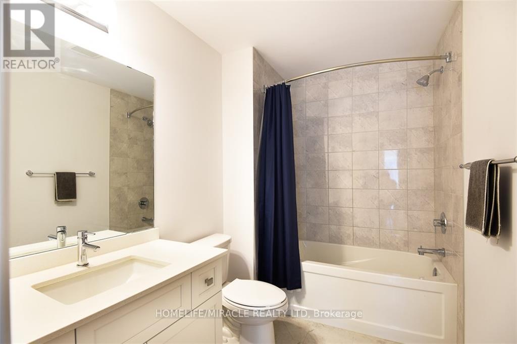 130 - 30 Times Square Boulevard, Hamilton, ON - Indoor Photo Showing Bathroom