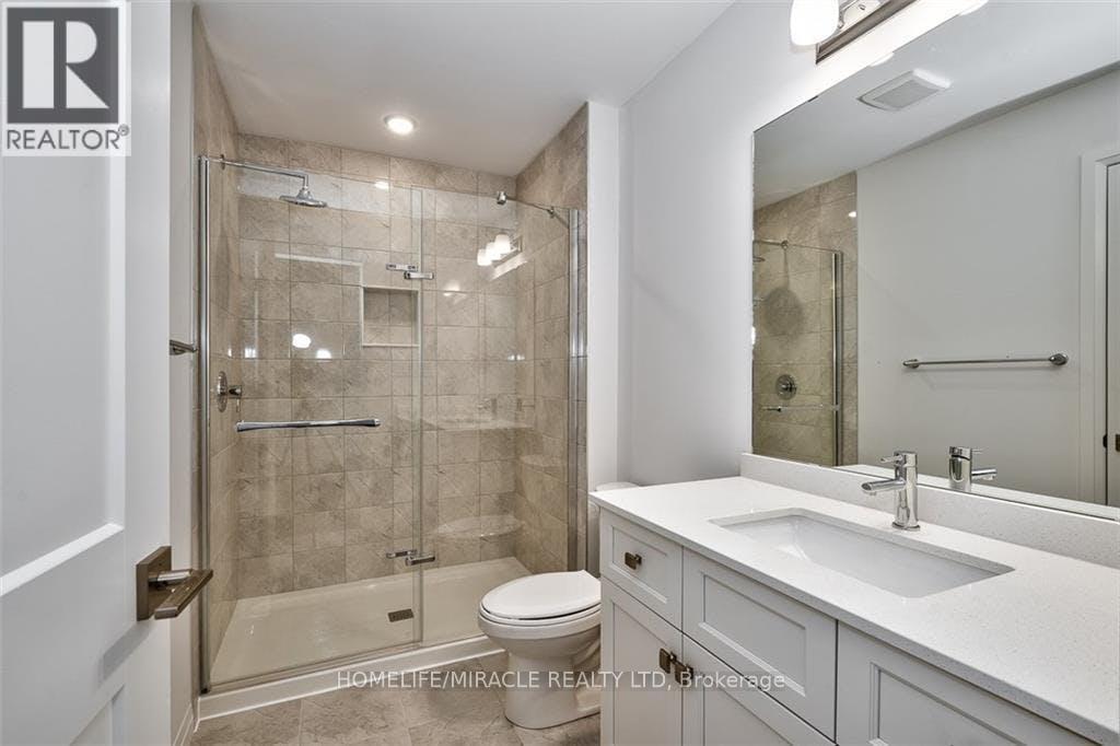 130 - 30 Times Square Boulevard, Hamilton, ON - Indoor Photo Showing Bathroom