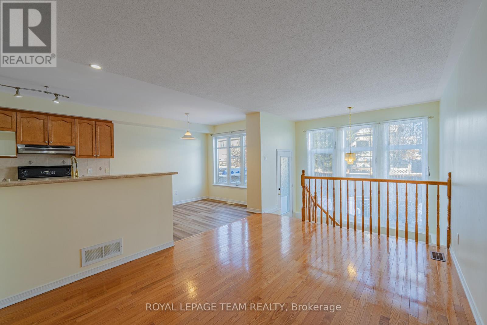 184 Deercroft Avenue, Ottawa, ON - Indoor