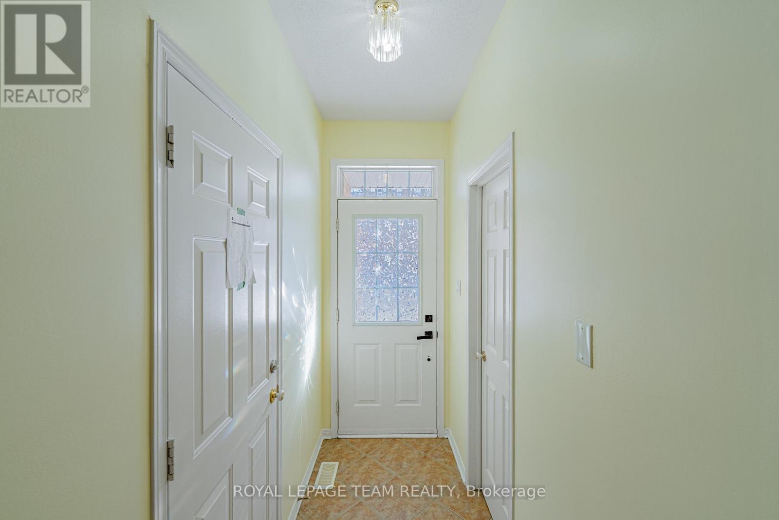 184 Deercroft Avenue, Ottawa, ON - Indoor Photo Showing Other Room