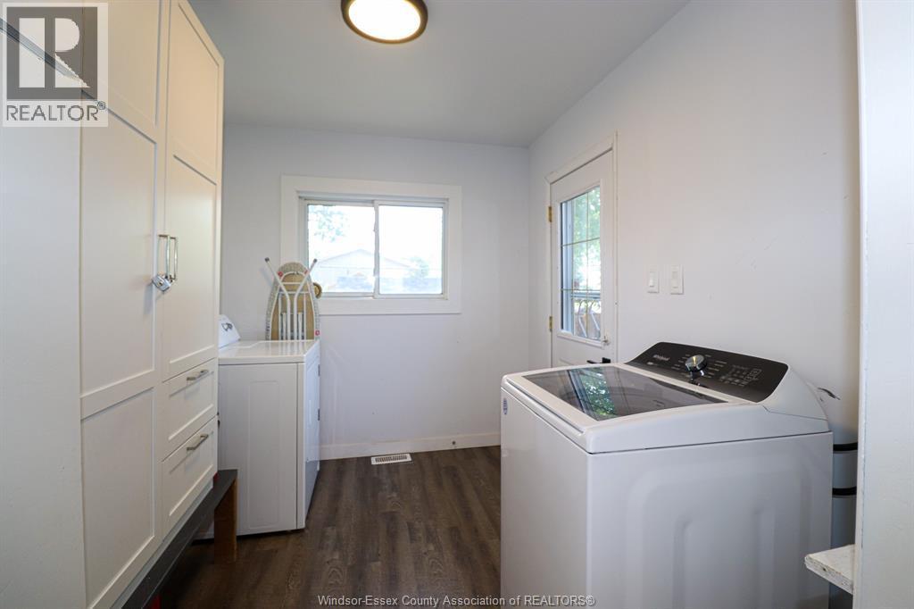 3504 Barrymore, Windsor, ON - Indoor Photo Showing Laundry Room