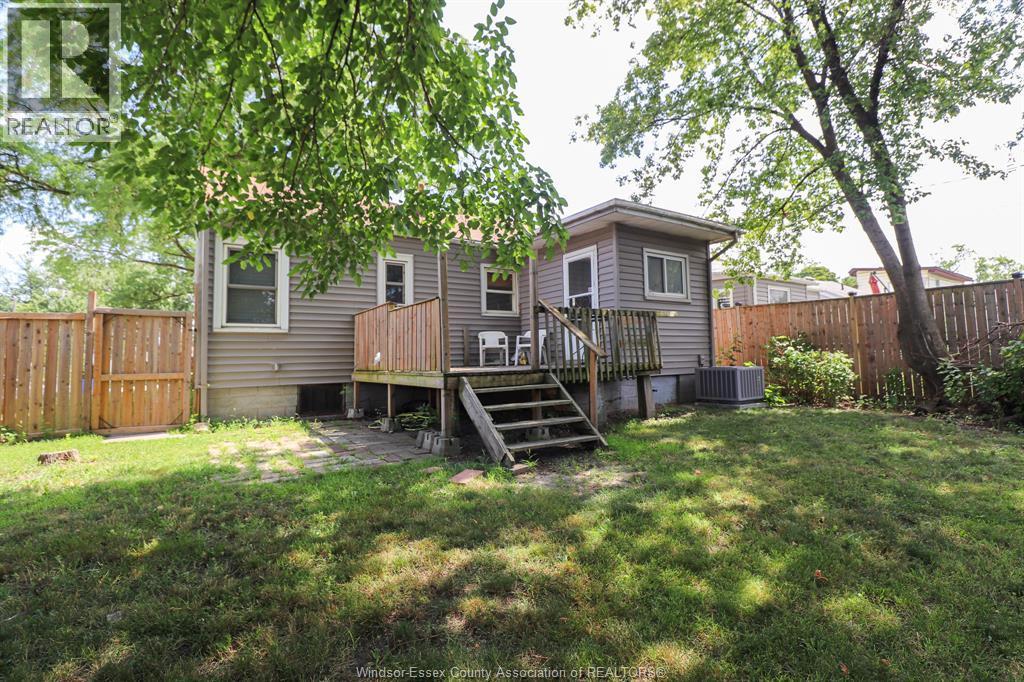3504 Barrymore, Windsor, ON - Outdoor