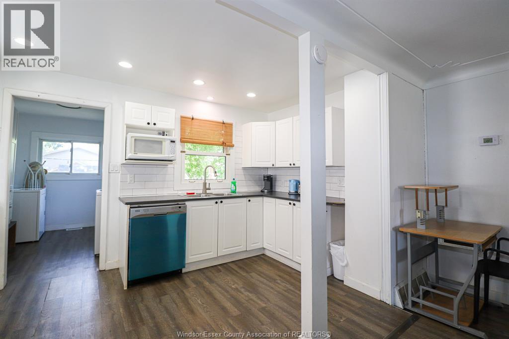 3504 Barrymore, Windsor, ON - Indoor Photo Showing Kitchen
