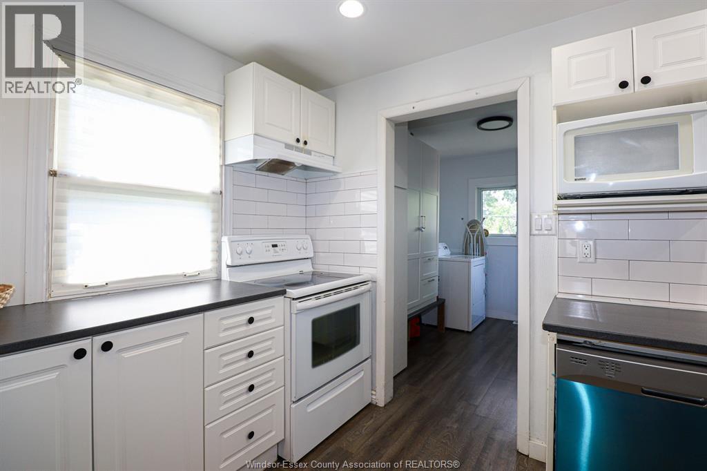 3504 Barrymore, Windsor, ON - Indoor Photo Showing Kitchen