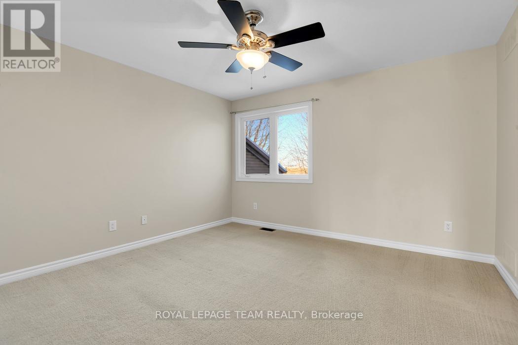 541 Salzburg Drive, Ottawa, ON - Indoor Photo Showing Other Room