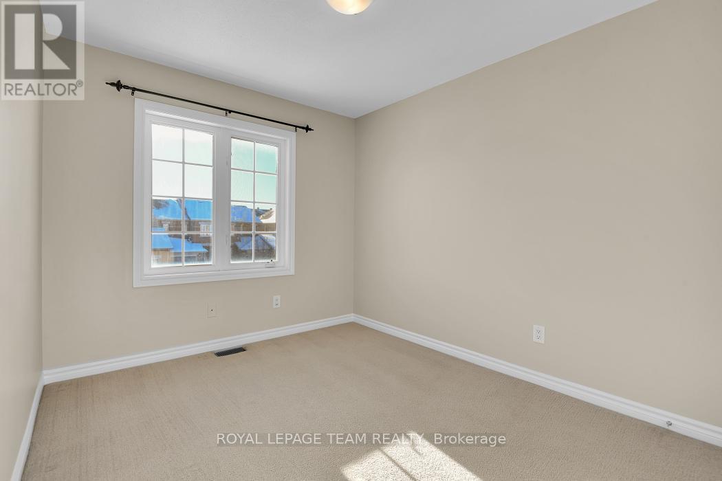 541 Salzburg Drive, Ottawa, ON - Indoor Photo Showing Other Room
