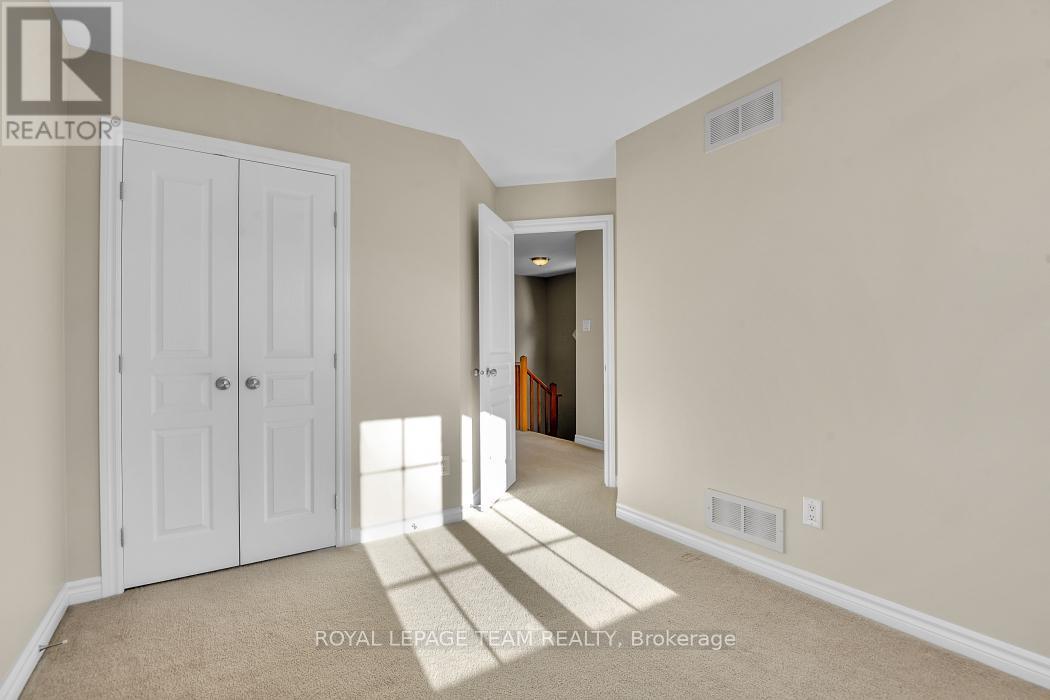 541 Salzburg Drive, Ottawa, ON - Indoor Photo Showing Other Room