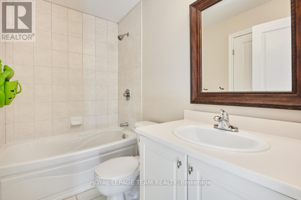541 Salzburg Drive, Ottawa, ON - Indoor Photo Showing Bathroom