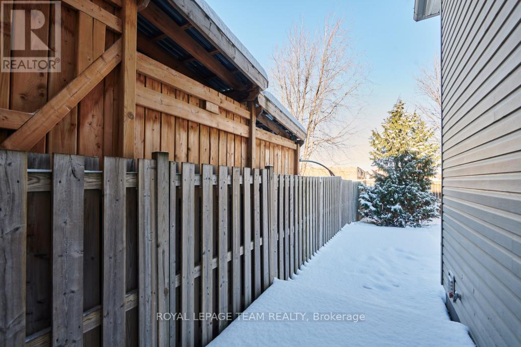 541 Salzburg Drive, Ottawa, ON - Outdoor With Exterior