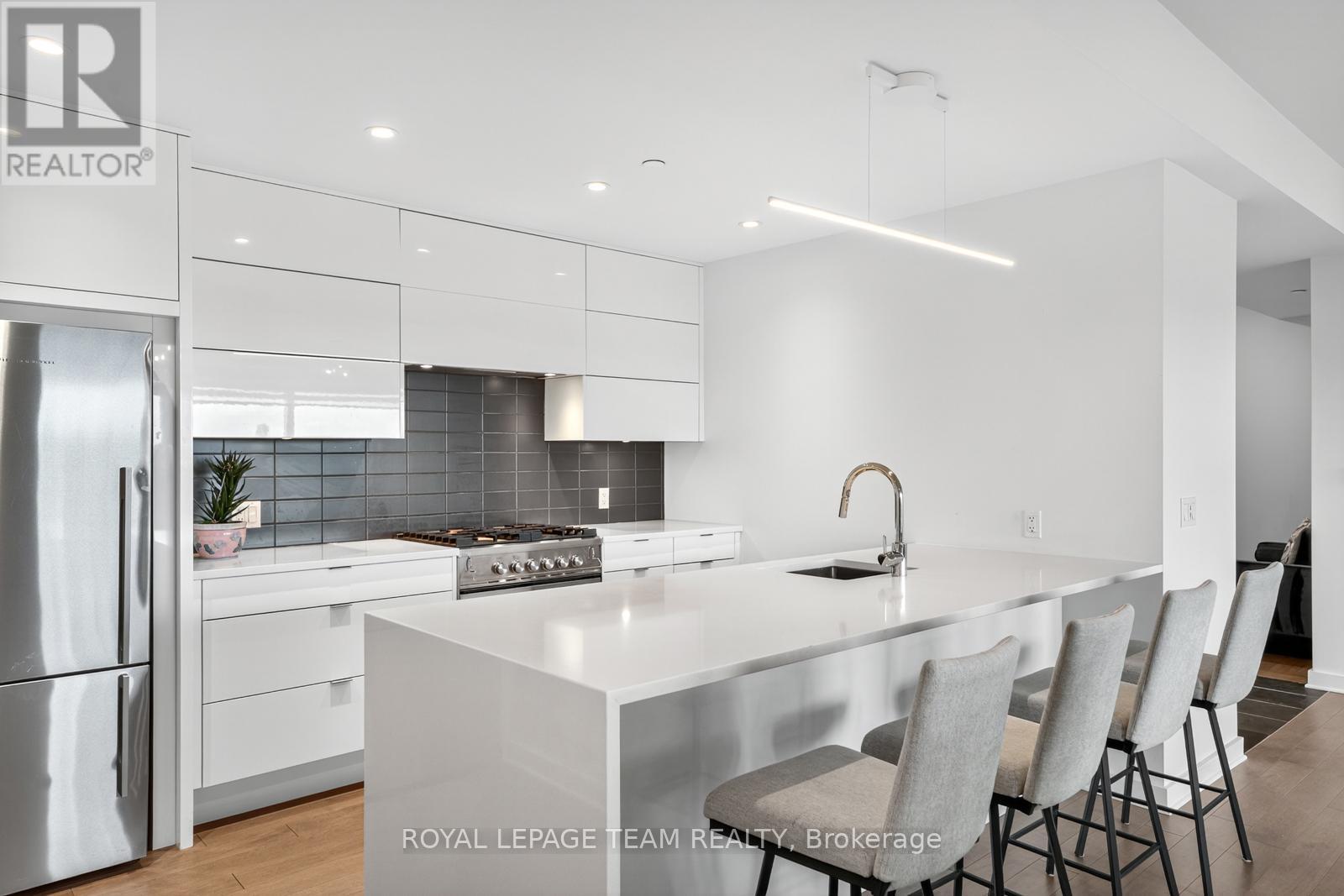 608 - 135 Barrette Street, Ottawa, ON - Indoor Photo Showing Kitchen With Upgraded Kitchen