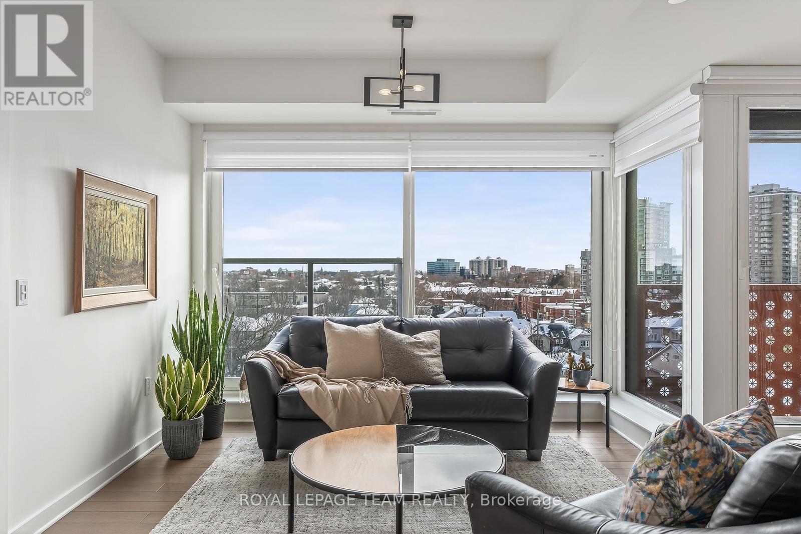 608 - 135 Barrette Street, Ottawa, ON - Indoor Photo Showing Living Room