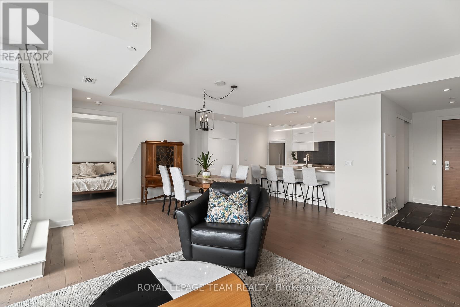 608 - 135 Barrette Street, Ottawa, ON - Indoor Photo Showing Living Room