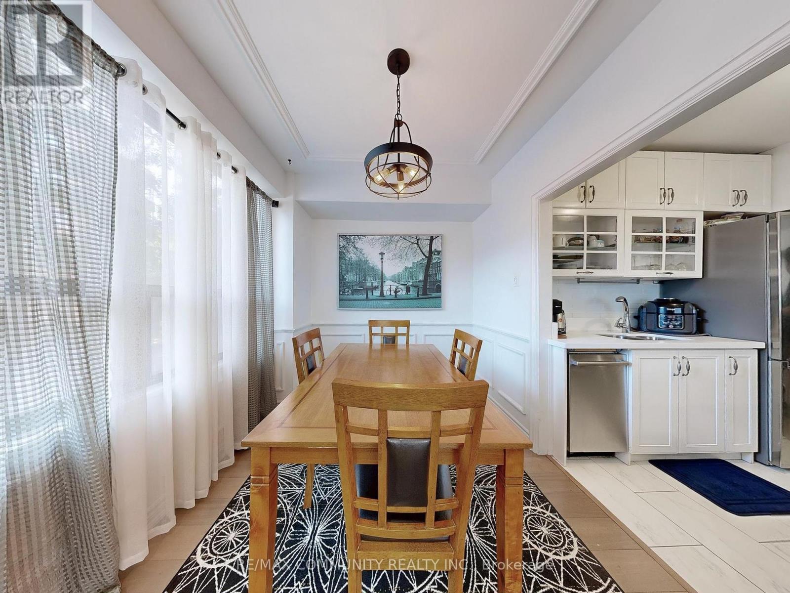 309 - 740 Eglinton Avenue W, Toronto, ON - Indoor