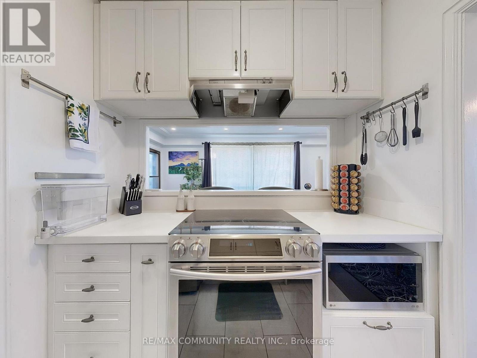 309 - 740 Eglinton Avenue W, Toronto, ON - Indoor Photo Showing Kitchen
