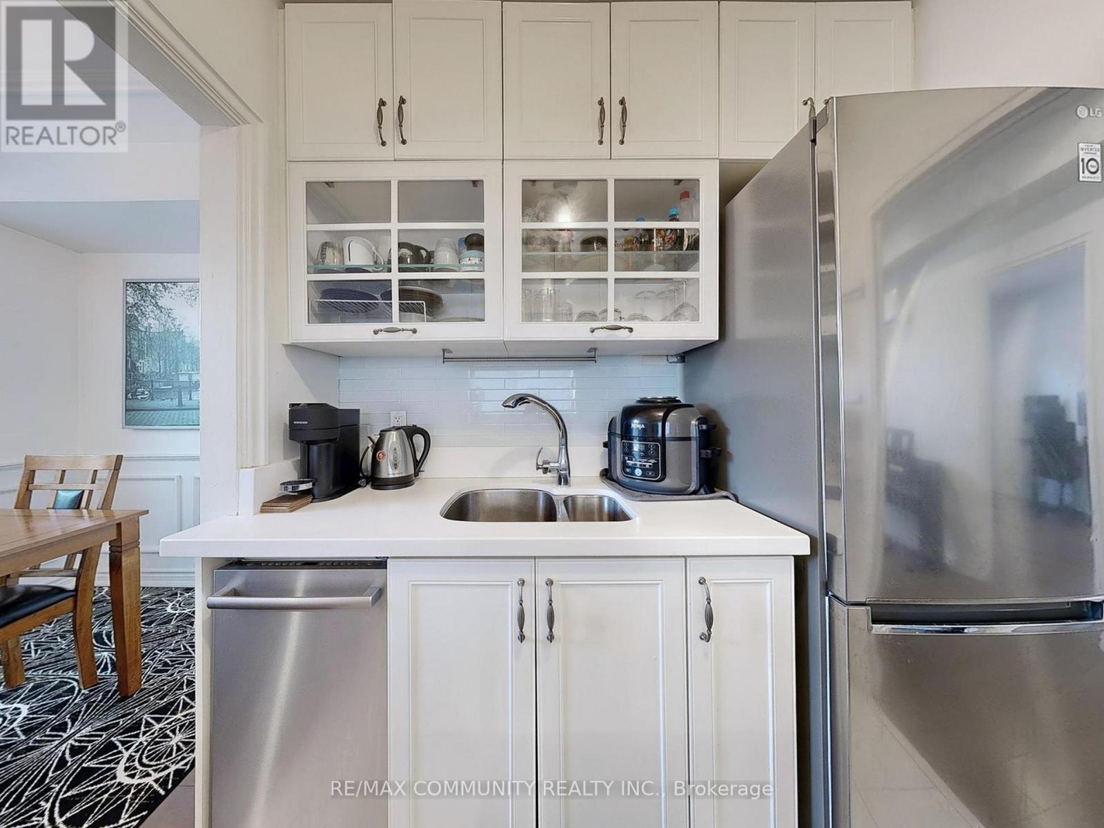 309 - 740 Eglinton Avenue W, Toronto, ON - Indoor Photo Showing Kitchen With Double Sink