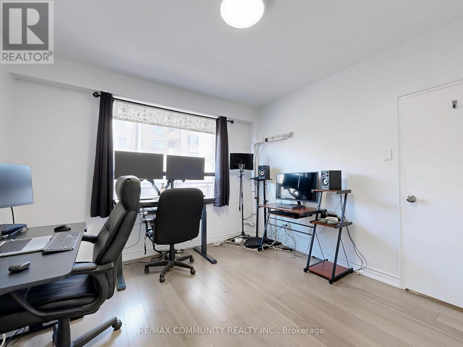 309 - 740 Eglinton Avenue W, Toronto, ON - Indoor Photo Showing Office