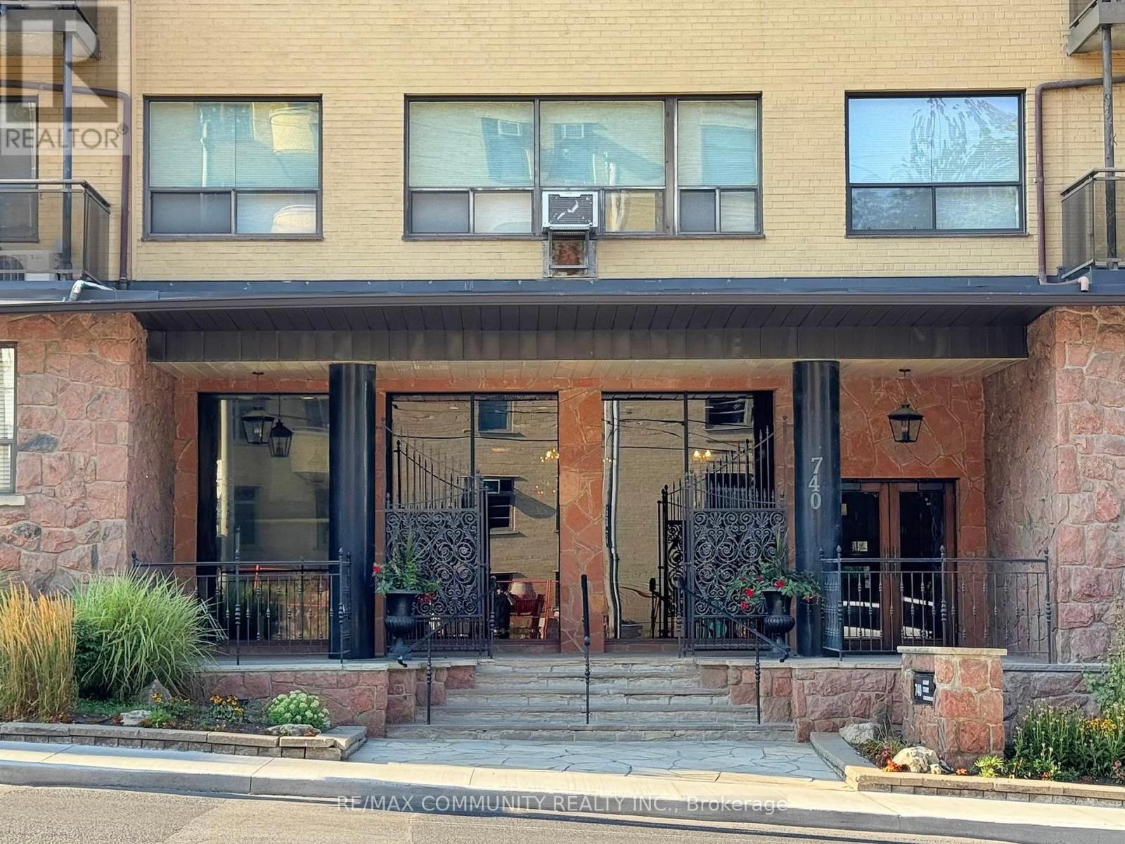 309 - 740 Eglinton Avenue W, Toronto, ON - Outdoor