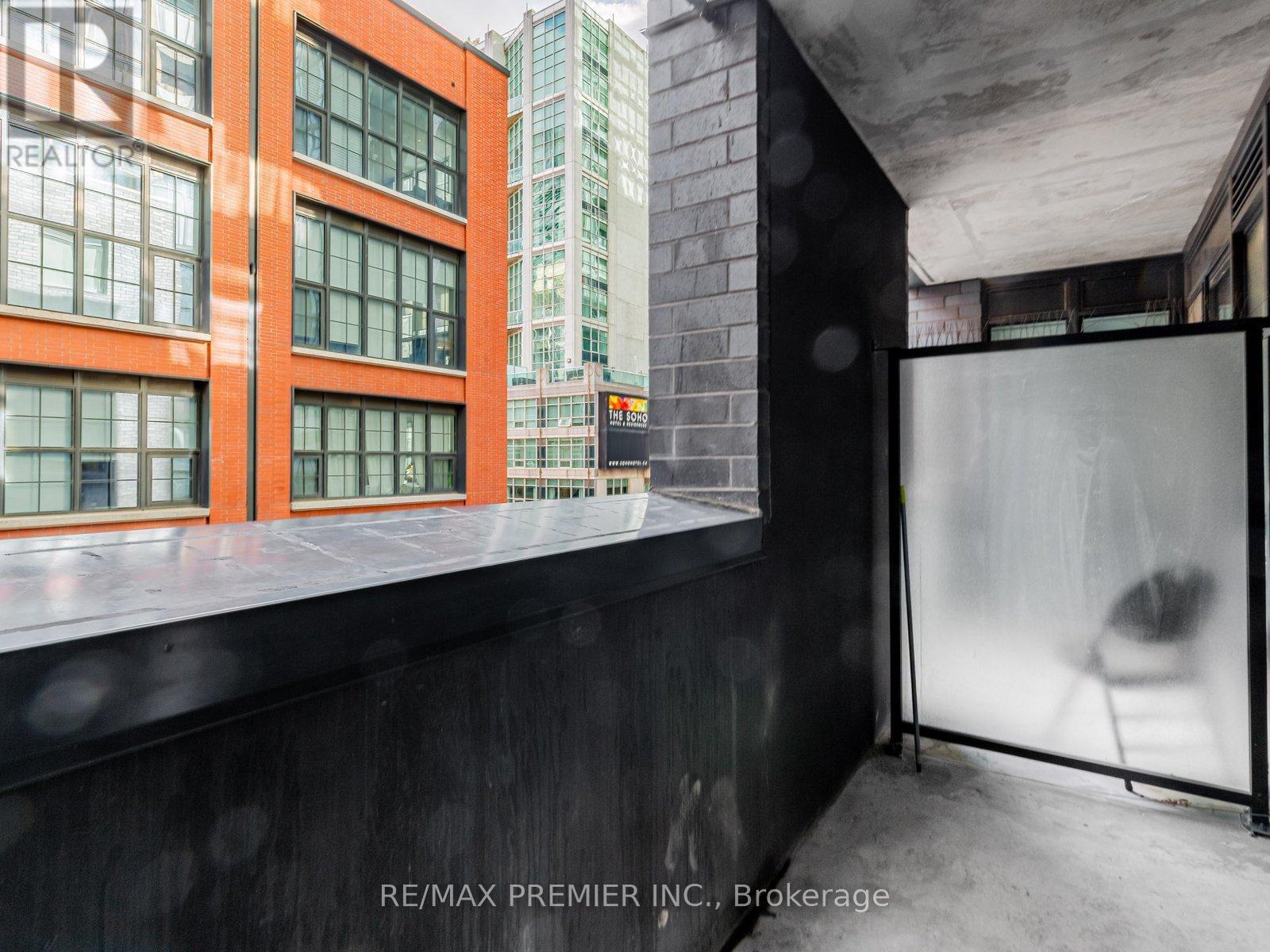 617 - 115 Blue Jays Way, Toronto, ON - Outdoor