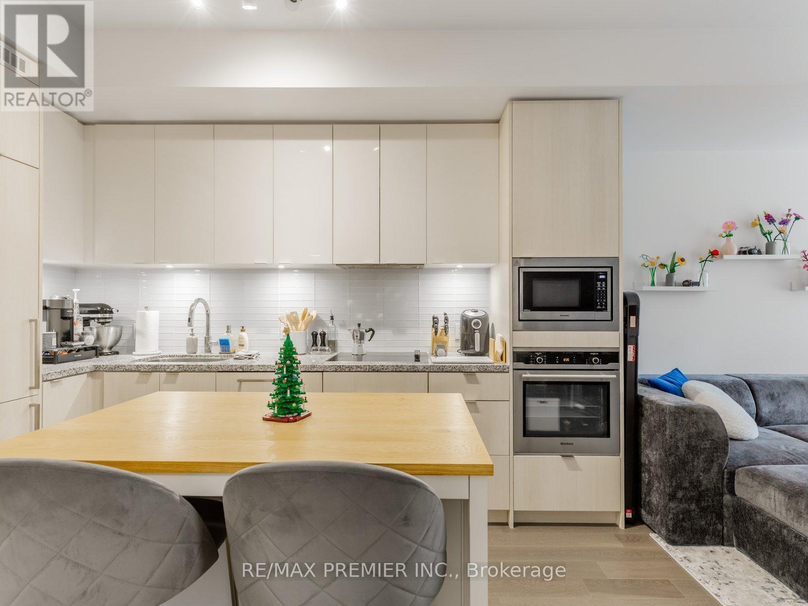 617 - 115 Blue Jays Way, Toronto, ON - Indoor Photo Showing Kitchen