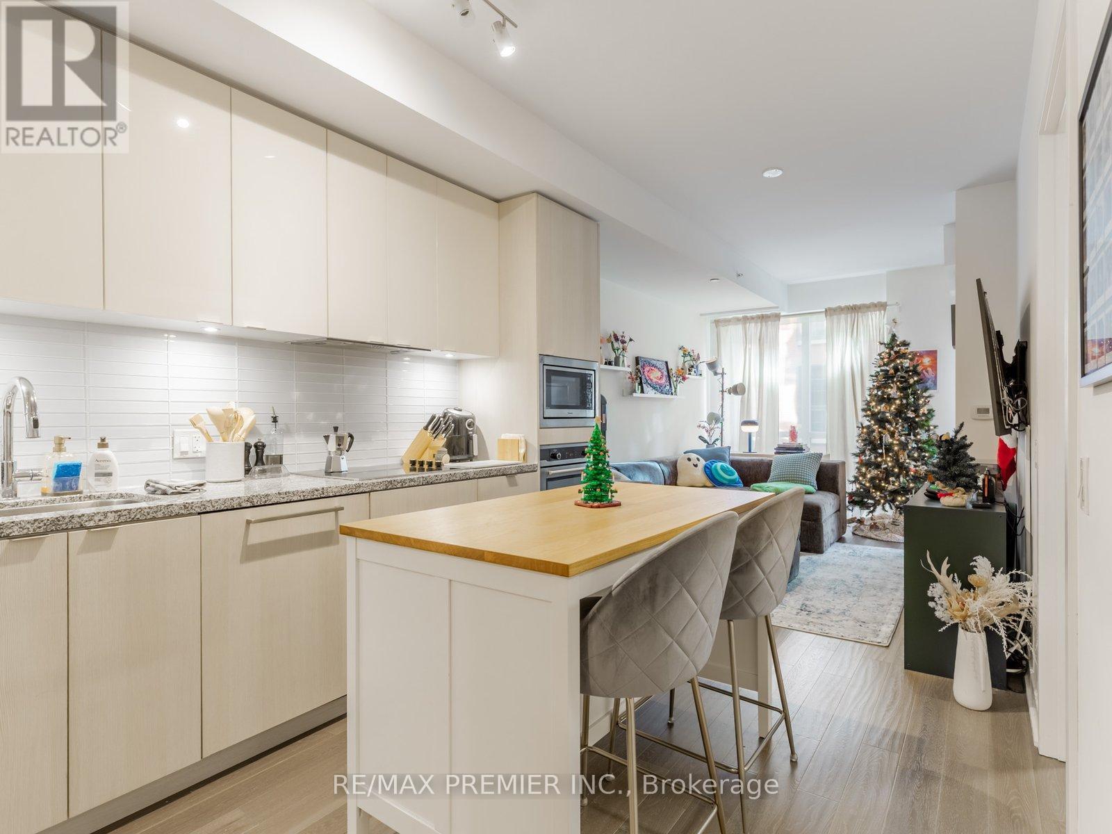 617 - 115 Blue Jays Way, Toronto, ON - Indoor Photo Showing Kitchen With Upgraded Kitchen