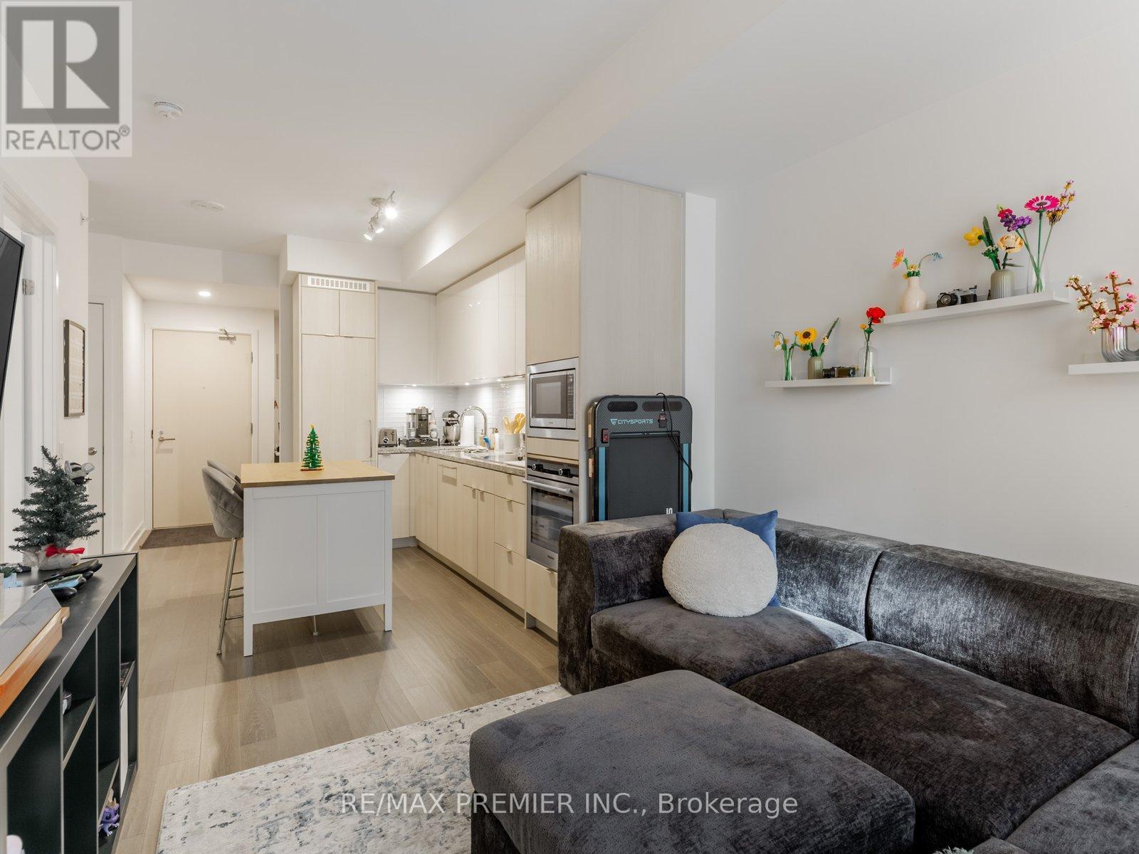 617 - 115 Blue Jays Way, Toronto, ON - Indoor