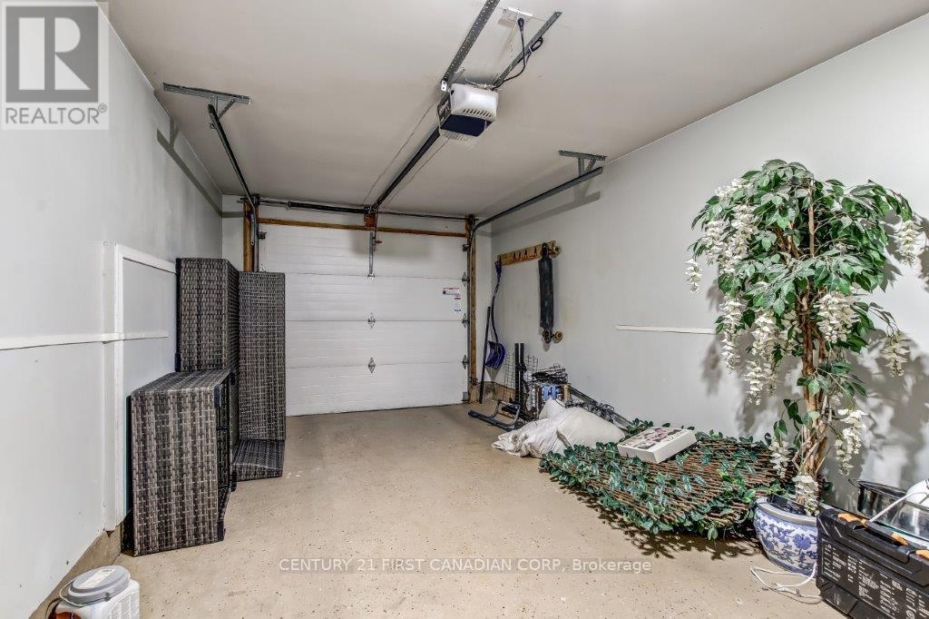 2 - 609 Colborne Street, London East (East F), ON - Indoor Photo Showing Garage