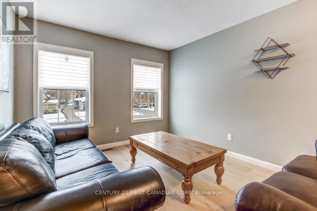 2 - 609 Colborne Street, London East (East F), ON - Indoor Photo Showing Living Room