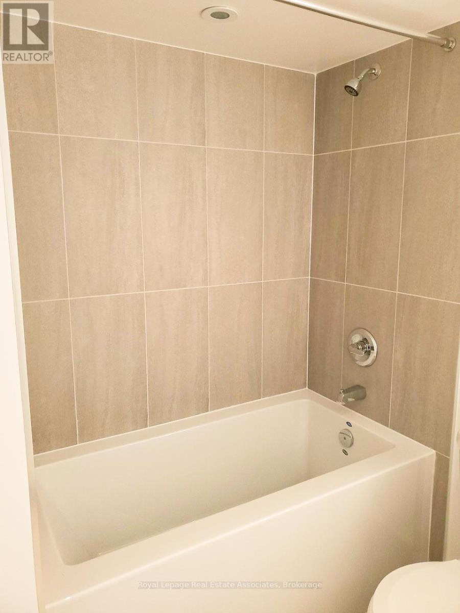 629 - 5 Mabelle Avenue, Toronto, ON - Indoor Photo Showing Bathroom