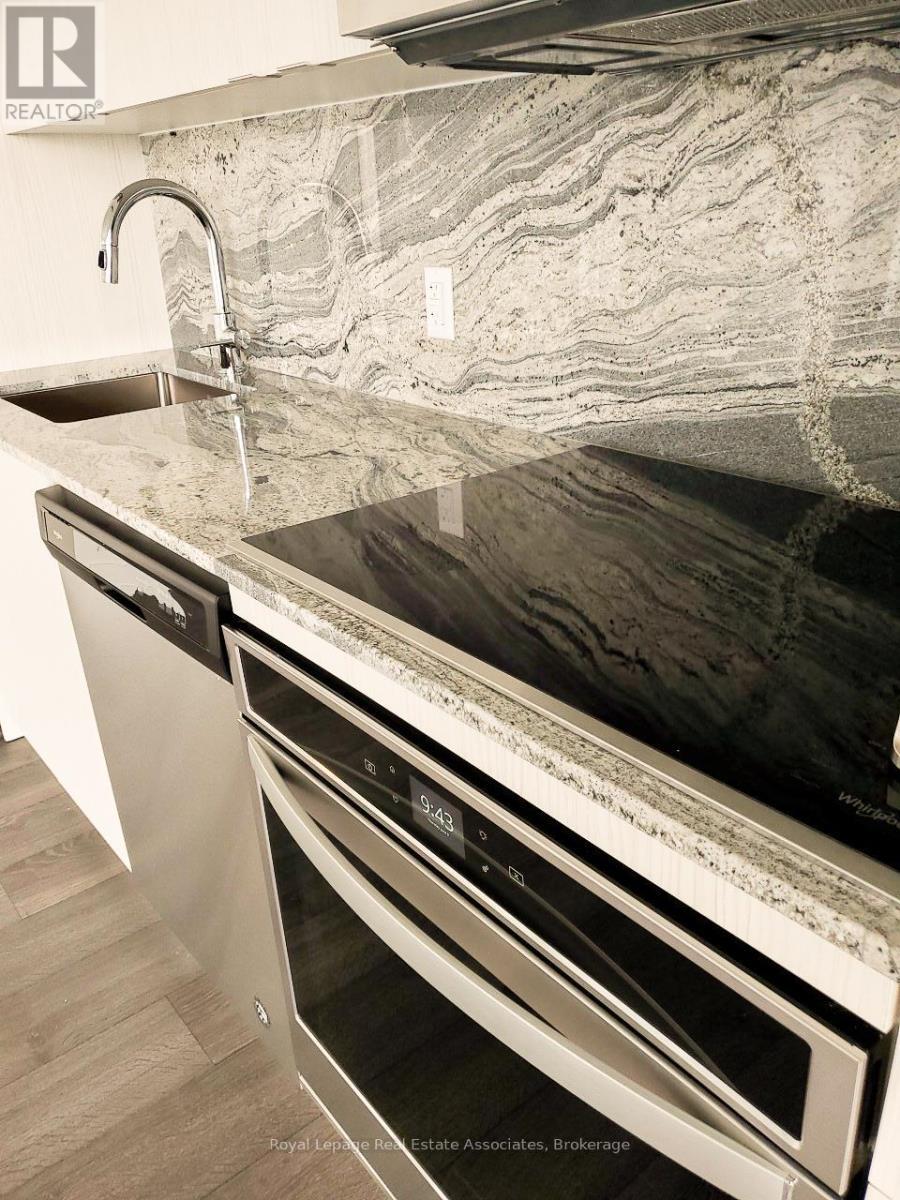 629 - 5 Mabelle Avenue, Toronto, ON - Indoor Photo Showing Kitchen